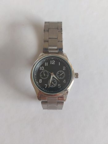 Montre neuf élégante en état
