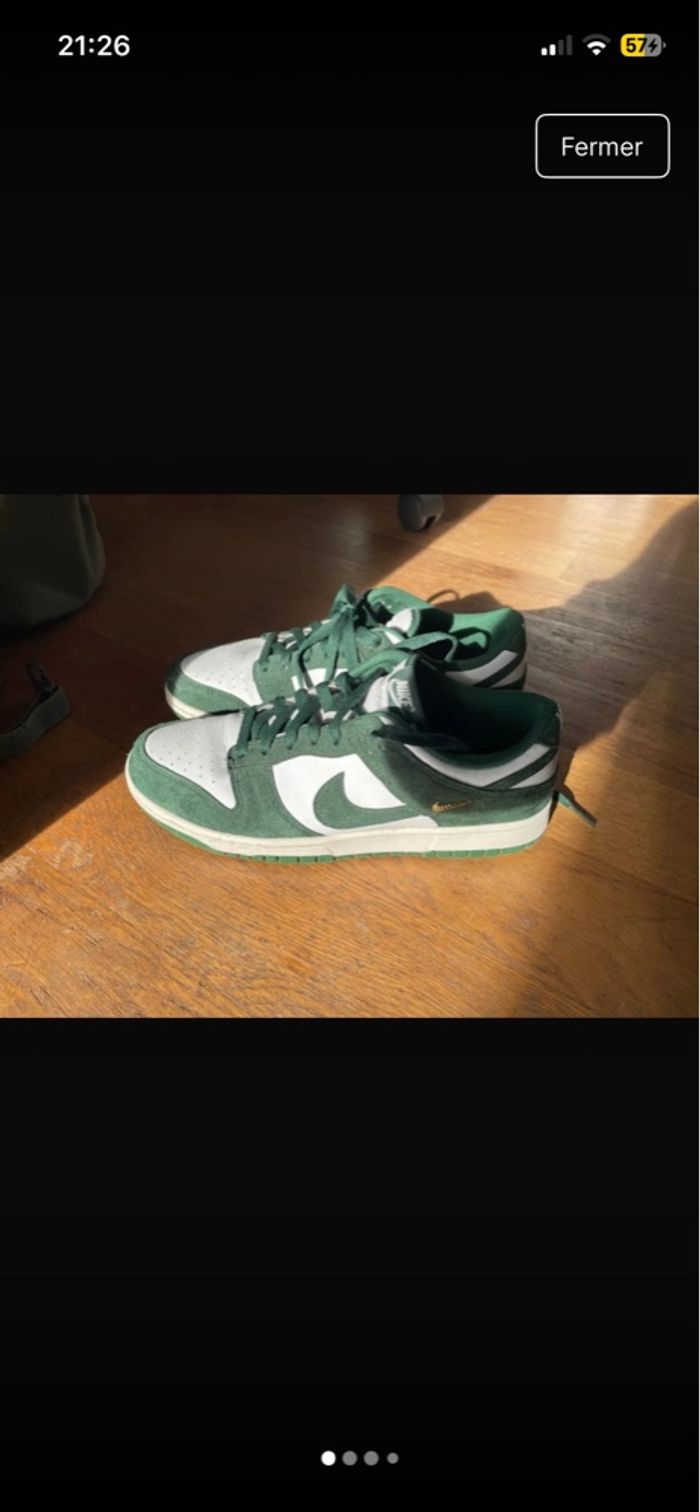 Nike dunk low vertes avec logo doré métalliques