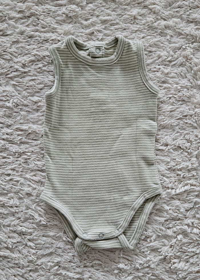 Lot 3 bodies sans manches 3 mois - photo numéro 3