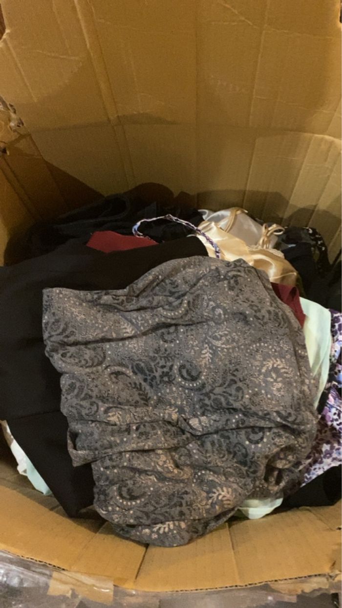 Lot revendeur ou autre pour femme m l - photo numéro 2