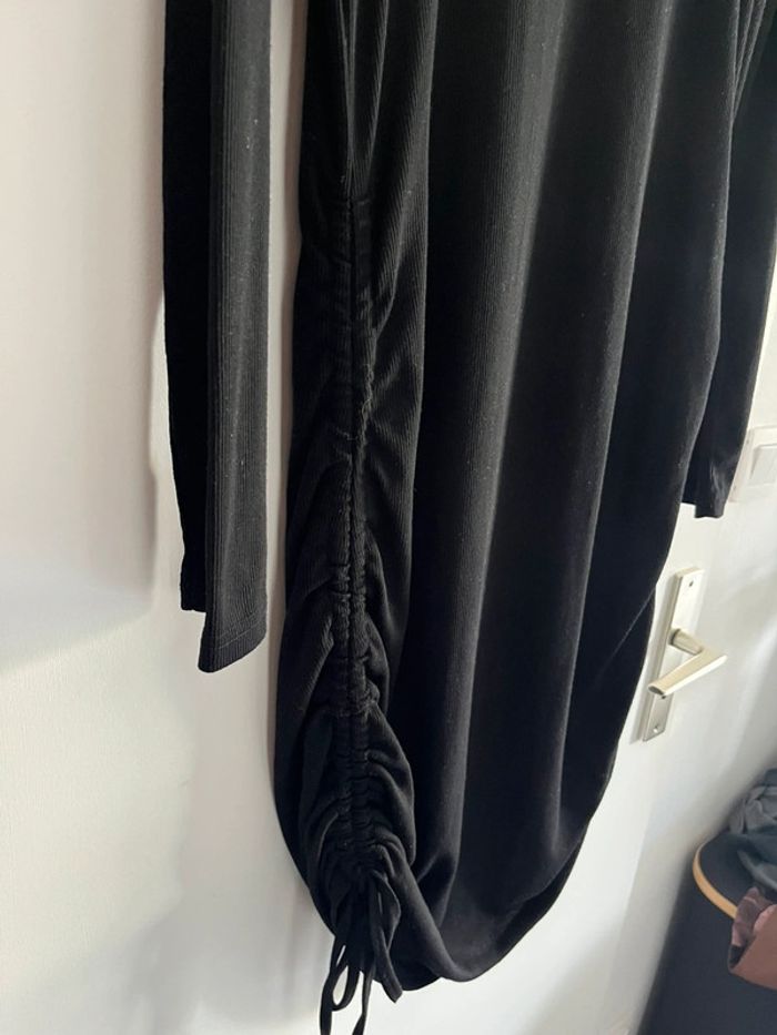robe noire manches longues - photo numéro 3