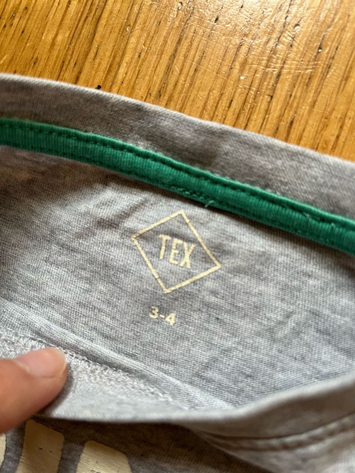 Lot tee shirt avec sequins Taille 4 ans - photo numéro 3