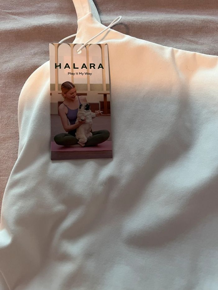 Robe blanche + son short Halara TS - photo numéro 3