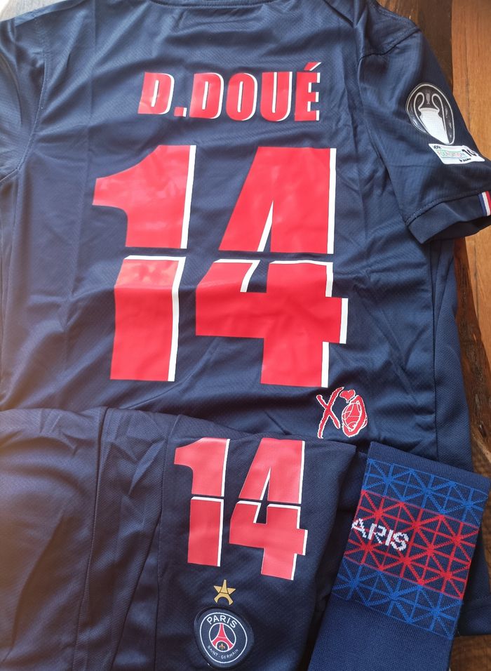 Équipement PSG DOUÉ taille 8 ans modèle 2026 Étoile