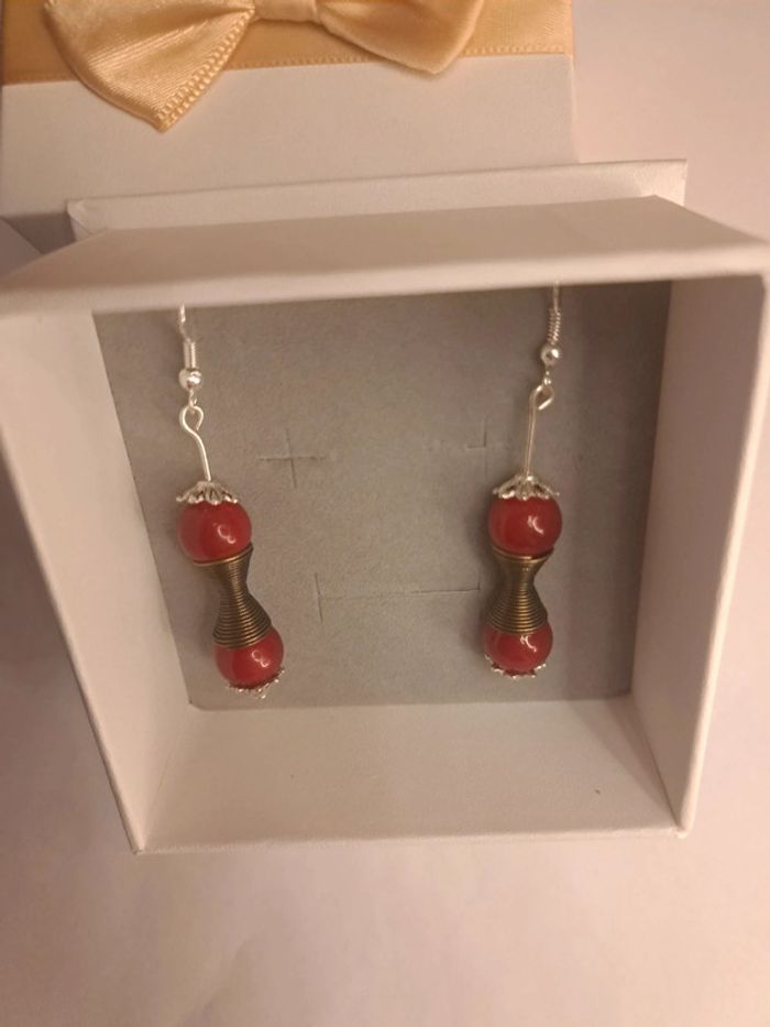 Boucles d'oreilles pendante rouge bronze argenté - photo numéro 7