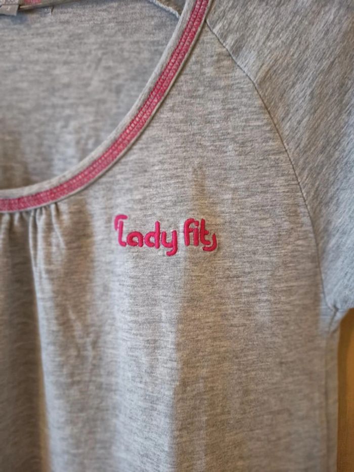 Robe courte. Marque Tady fit (D32) - photo numéro 2