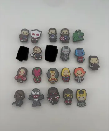 Pins pour crocs Marvel