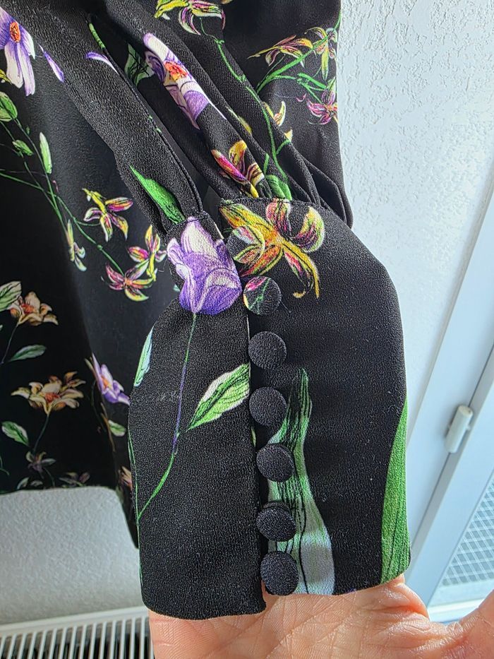 Jolie robe droite noire et fleurie H&M taille 36 - photo numéro 3