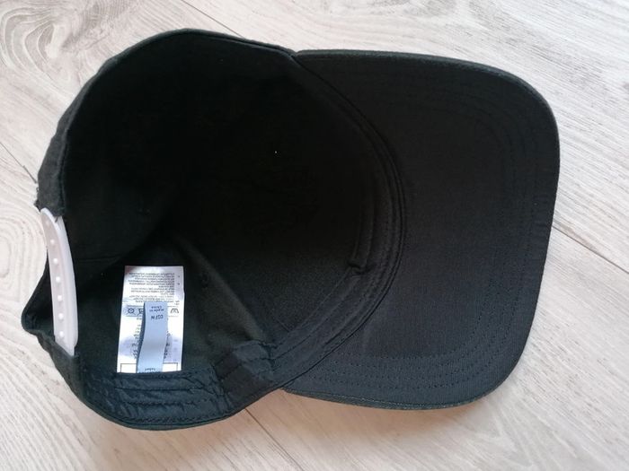 Casquette Adidas
Taille unique adulte
Neuve juste lavée - photo numéro 2