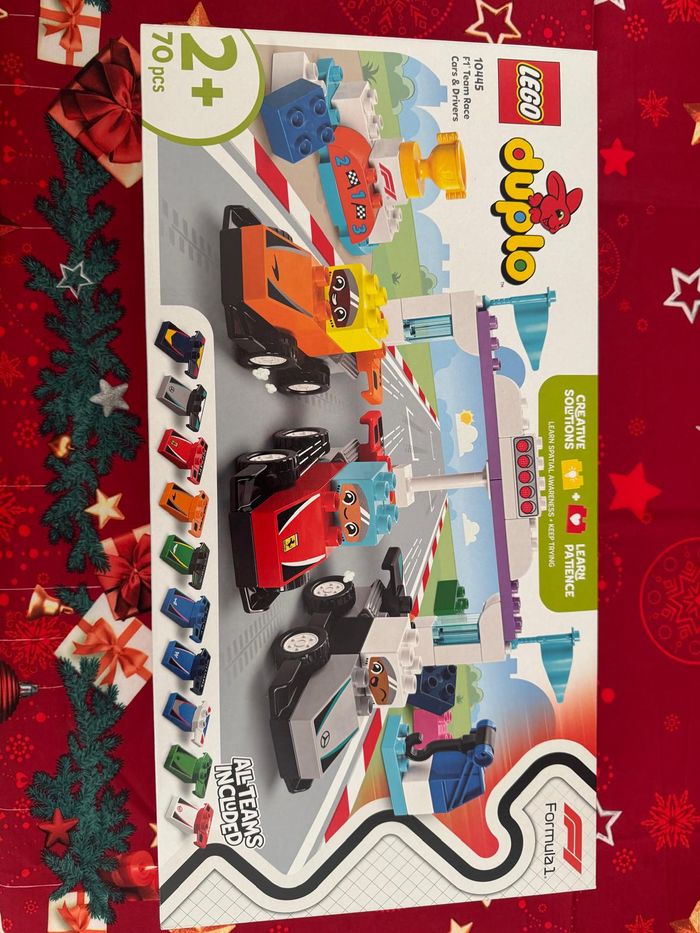 LEGO 10445 – F1 Team Race Cars & Drivers – 70 pièces – Neuf scellé
