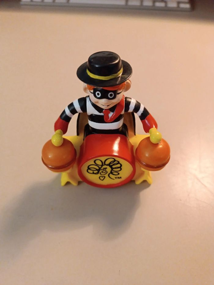 1 figurine hamburglar RARE McDonald's 1993. Hamburglar fait de la batterie sur des hamburgers - photo numéro 6