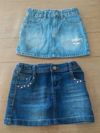 Lot de 2 jupes fille 6ans en très bon état