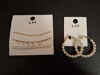 Bracelets + boucles oreilles Neuf