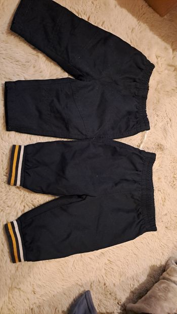 Lots 2  pantalons neuf sans étiquette