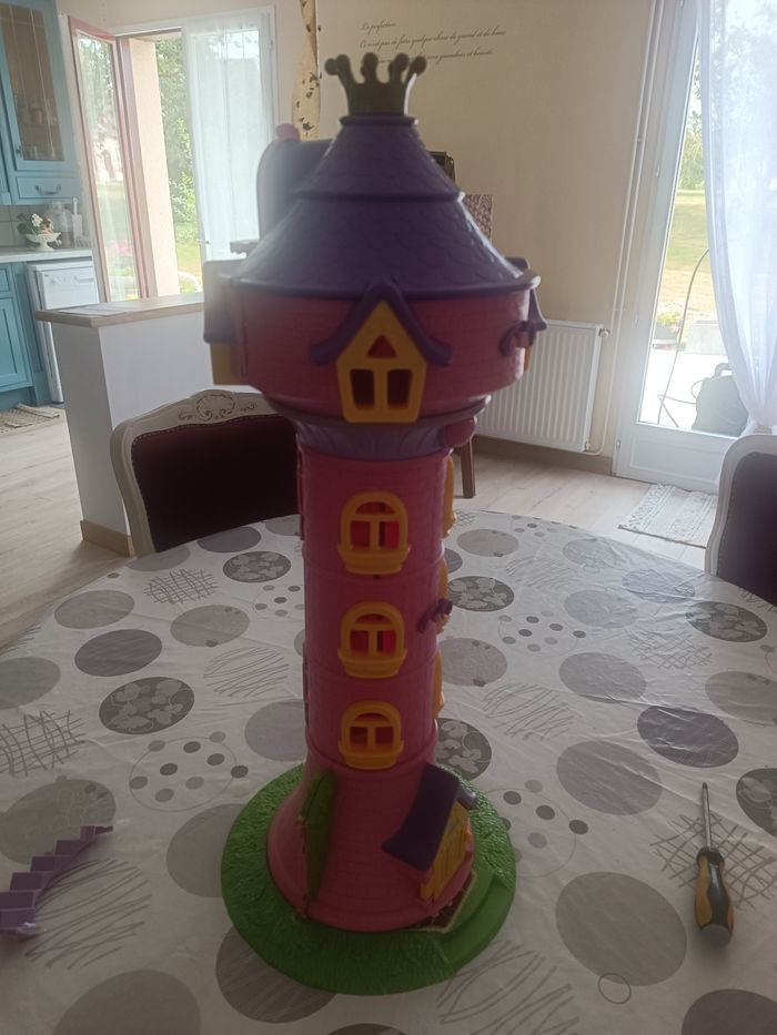 Château et figurine - photo numéro 2