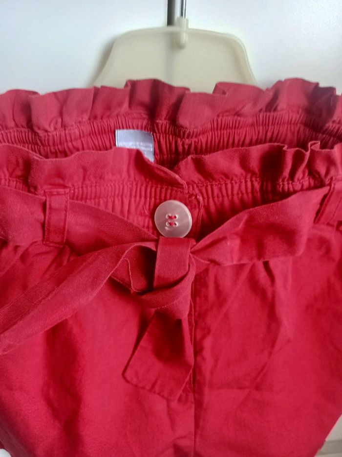 Joli petit short rouge Kiabi taille 36mois - photo numéro 2