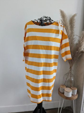 Robe rayée jaune et blanche taille 1