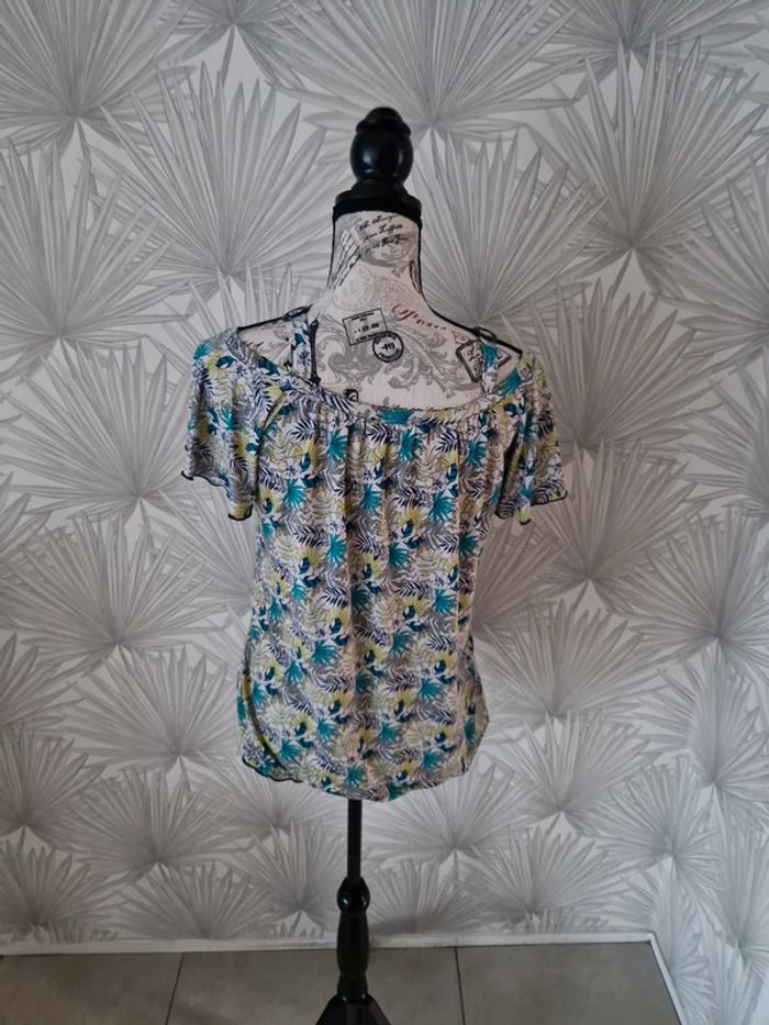 Jolie blouse manches courtes Armand Thierry taille 38 - photo numéro 2