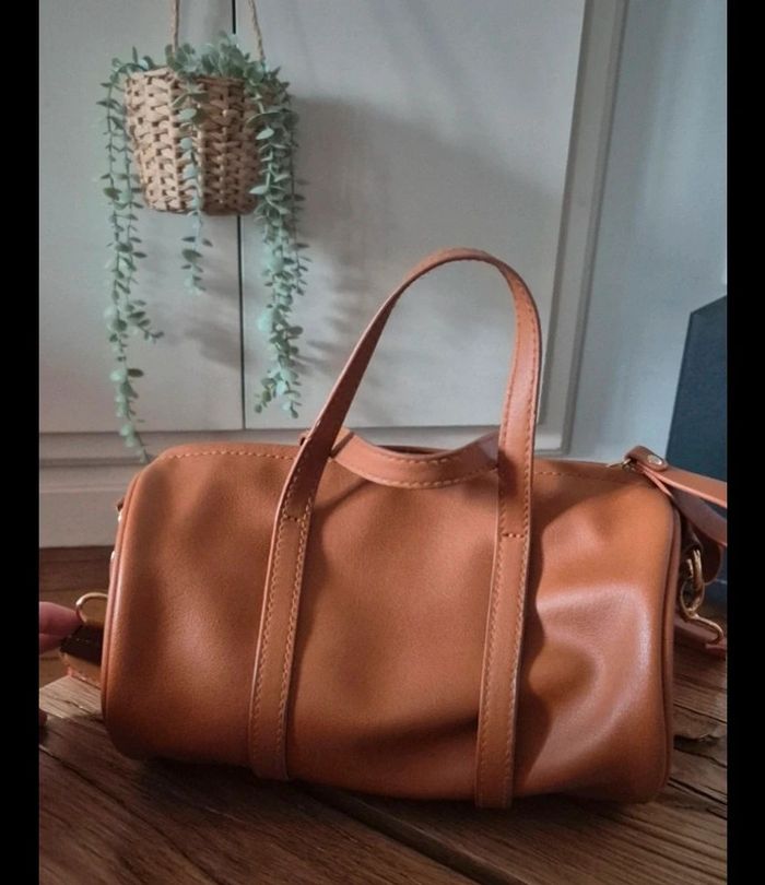 Sac à main, épaule ou bandoulière
 Cache Cache ou Etam - photo numéro 2