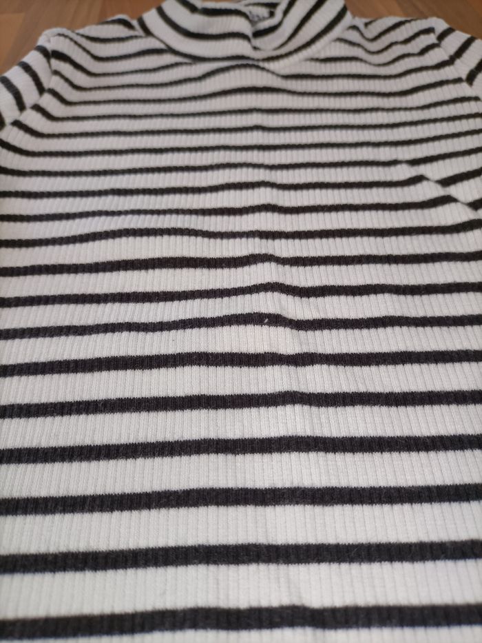 Tee-shirt manches longues col roulé rayé noir crème neuf 3 ans Kiabi - photo numéro 5