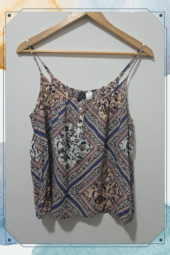 Haut à bretelles divisées