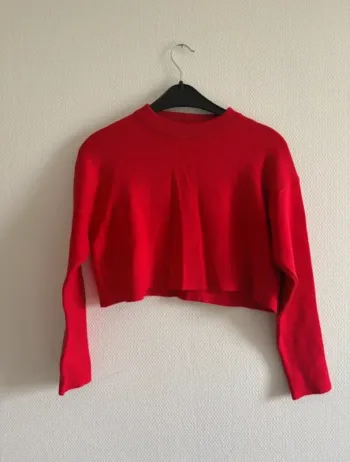 Pull rouge col montant