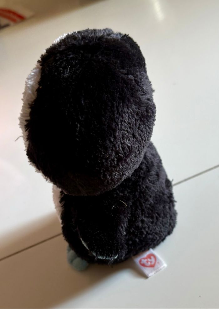 Petite peluche pingouin Ty aux grands yeux noirs et blancs - photo numéro 3