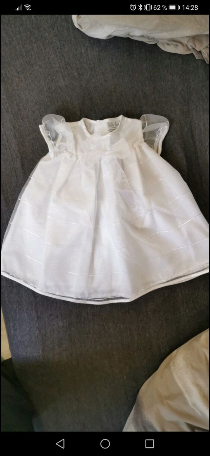 Jolie robe de cérémonie blanche 3 mois
