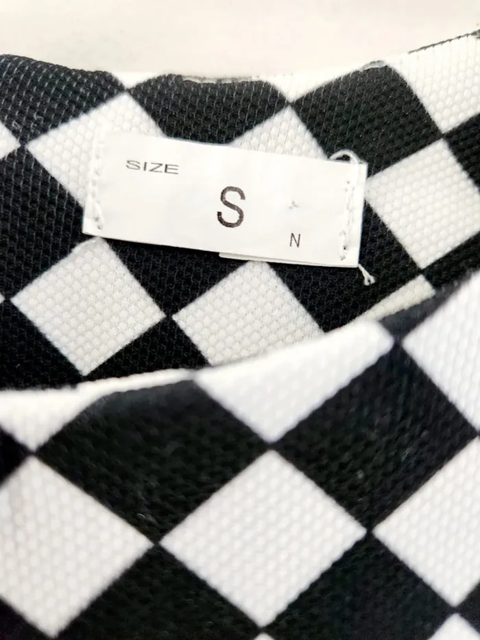 Robe moulante damier noir & blanc – manches longues – taille S - photo numéro 3