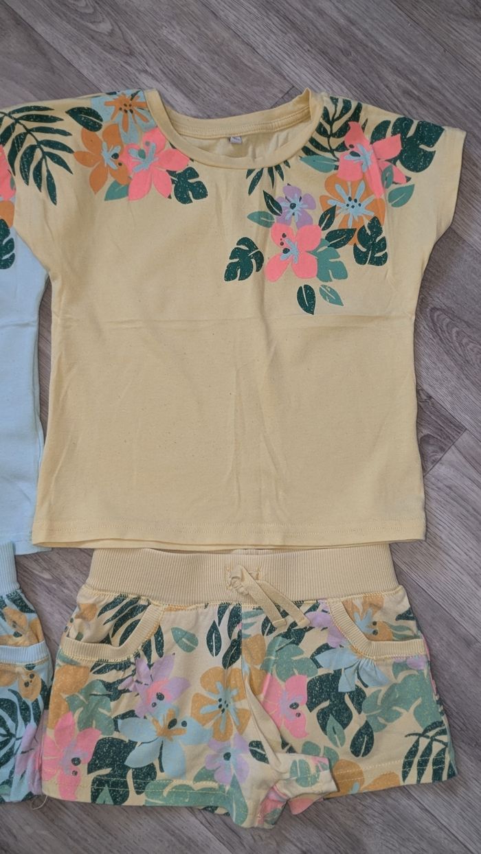 Lot pyjama identiques similaires fille jumelles 4 ans - photo numéro 3