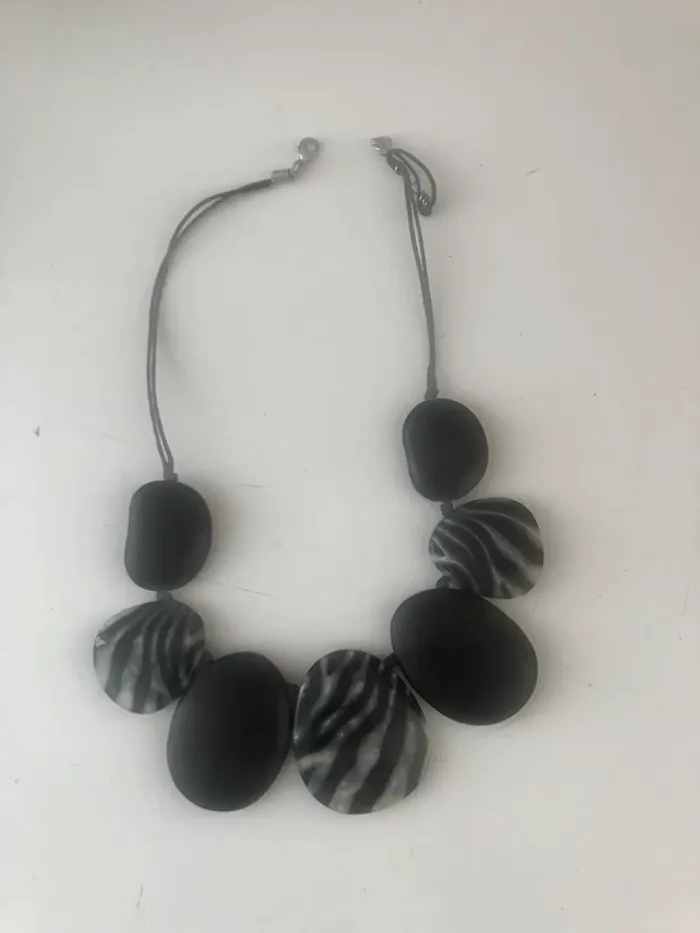 Collier raz du cou galet TBE 48 cm