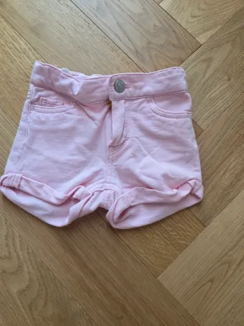 Short fille levis