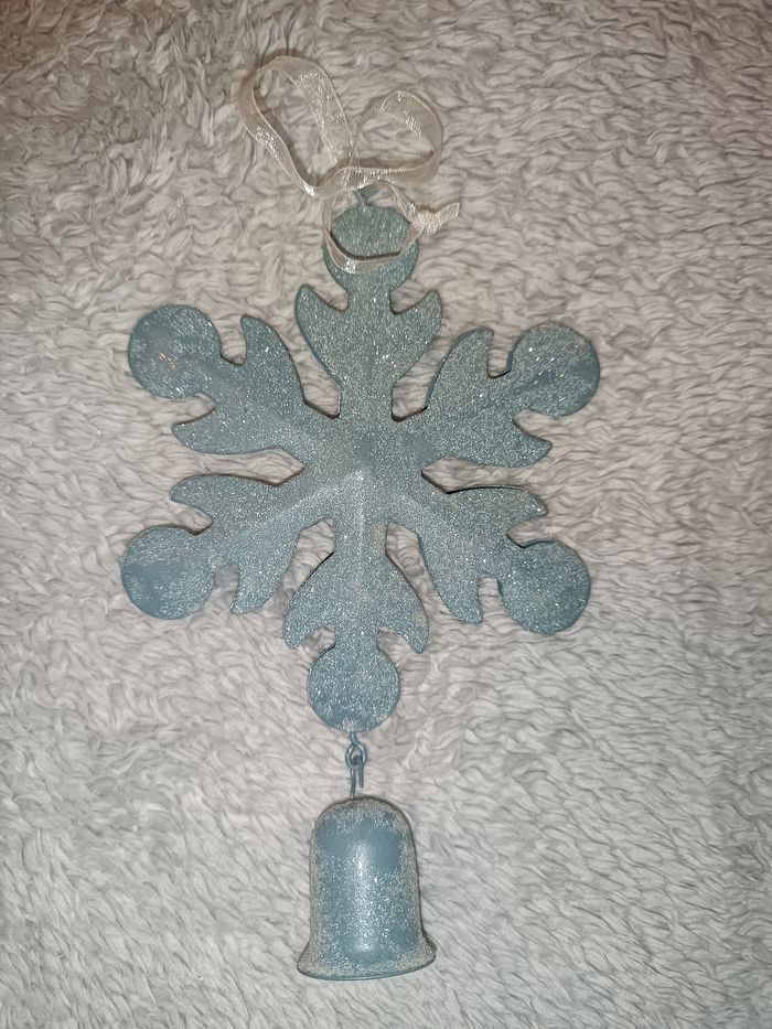 Décoration flocon pailleté bleu avec clochette - photo numéro 3