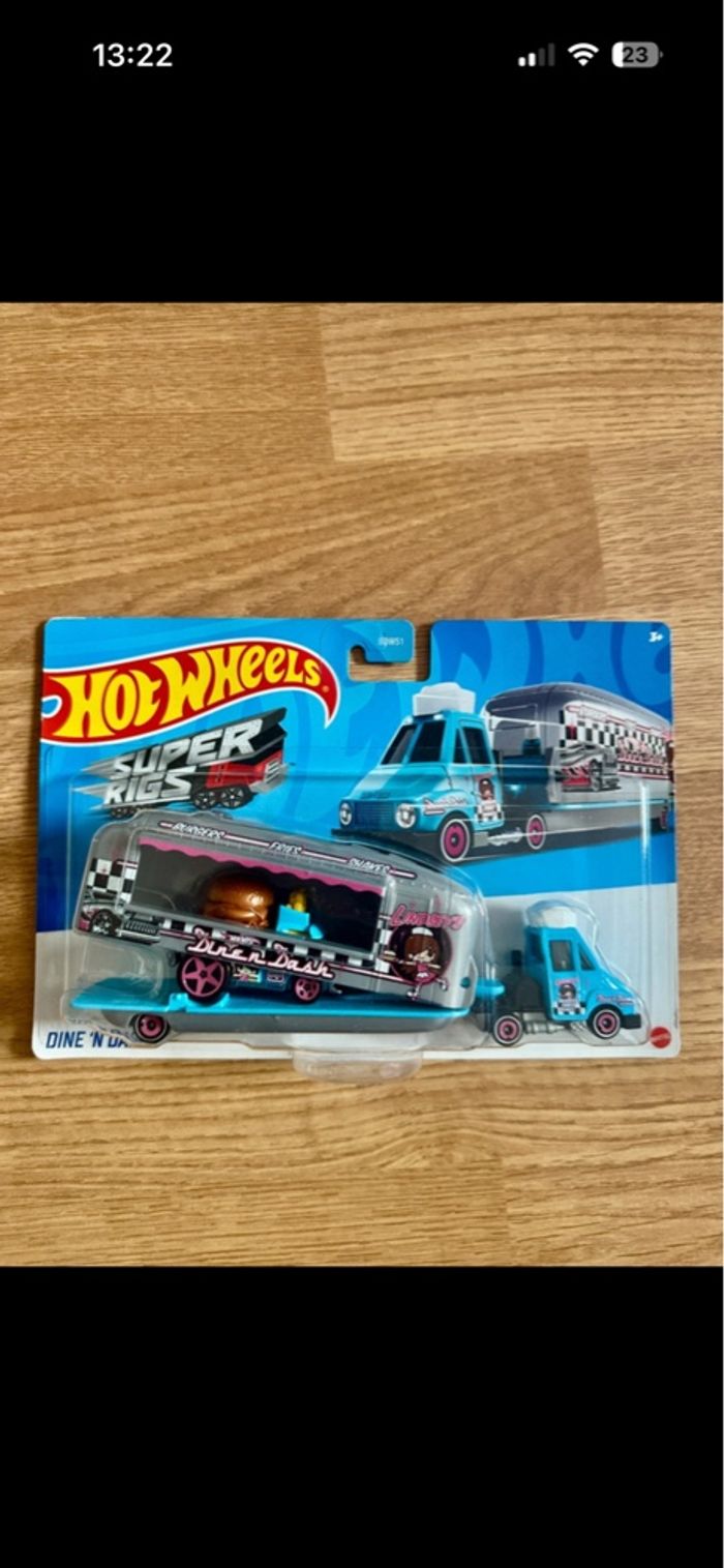 Hot Wheels - Dine'n Dash - Super Rigs