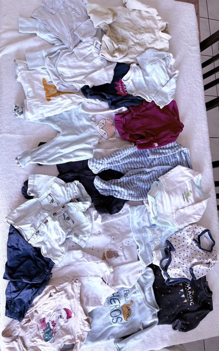 Lot vêtements bébé 1 mois (Kiabi, Orchestra, Primark, etc.)
