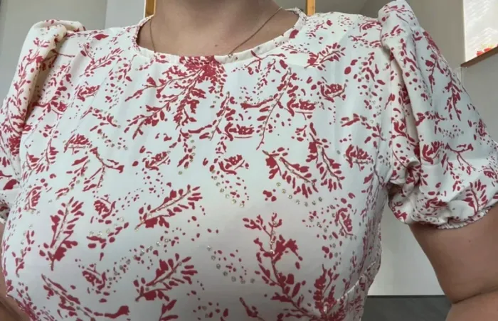 Robe dos nu sexy beige et rouge fleurs gossip - photo numéro 2