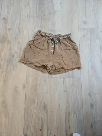 Short taille haute marron a boutons