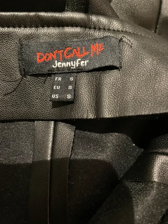 Jolie robe noire simili cuir taille 36 de marque Jennyfer - photo numéro 5