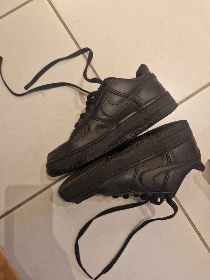 Baskets noires nike taille 35.5 - photo numéro 5