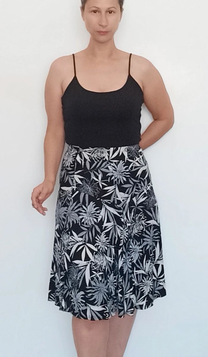 Jupe mi longue fluide taille 44/46 - photo numéro 2