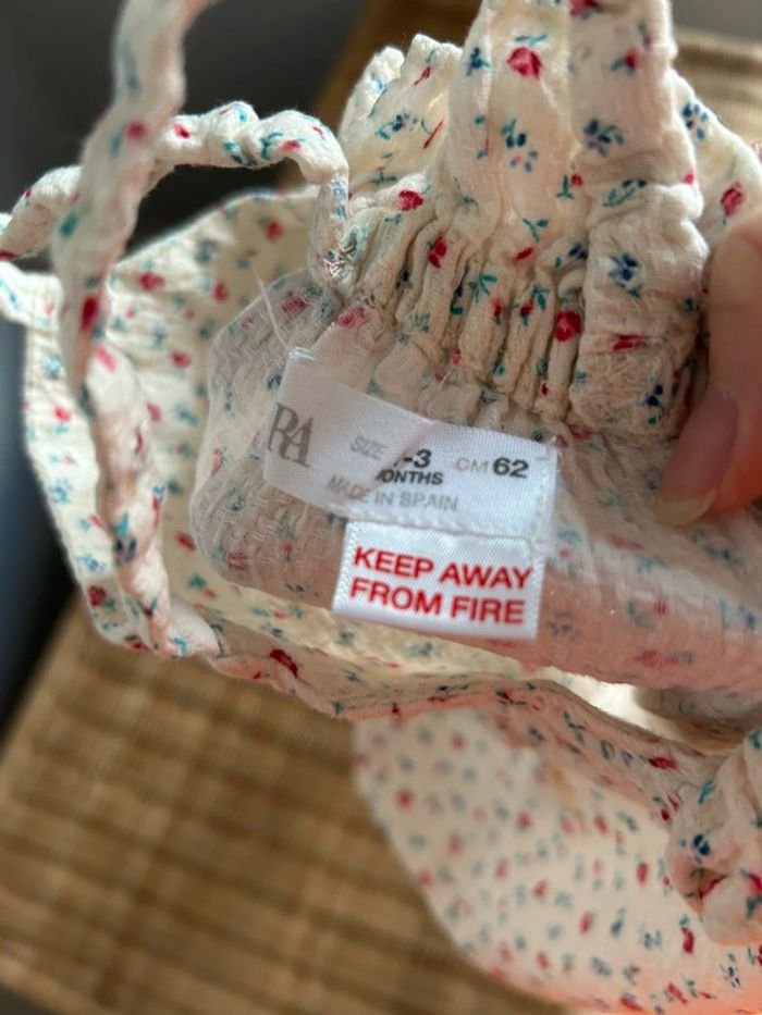 Zara combinaison/salopette légère 3 mois - motif fleuri - photo numéro 7