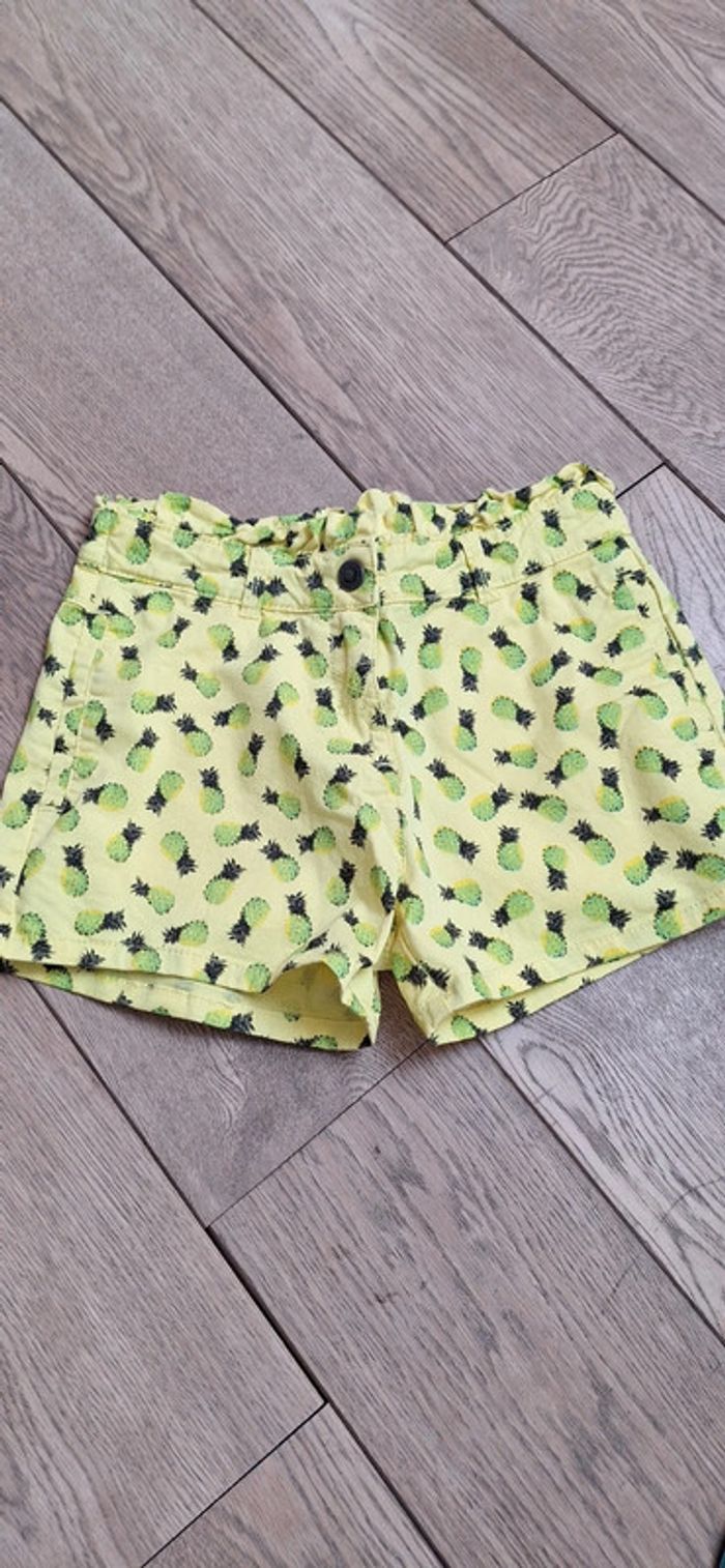 Short motifs ananas.