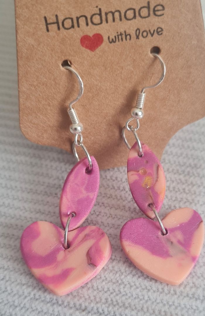 Boucles d’oreilles cœur – fait main en pâte polymère