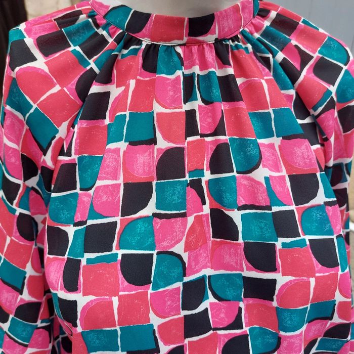 Magnifique blouse neuve taille 36 - photo numéro 3