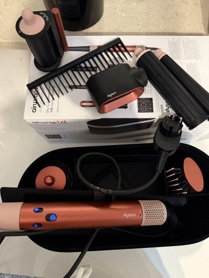 Dyson Airwrap i.d.™ Multi-styler et sèche-cheveux Straight+Wavy Remis à neuf - photo numéro 2