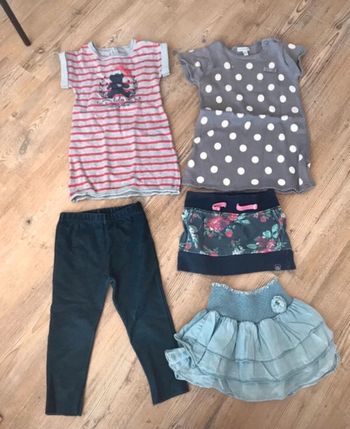 Lot de vêtements robe jupe legging
