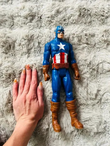 Figurine captain america