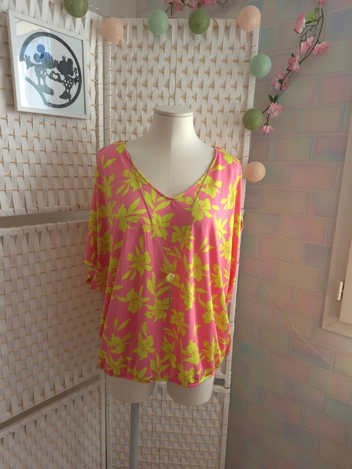 💕Jolie blouse rose poudré aux motifs floraux jaune acidulé avec collier femme TXl / 42 mosquitos 💕