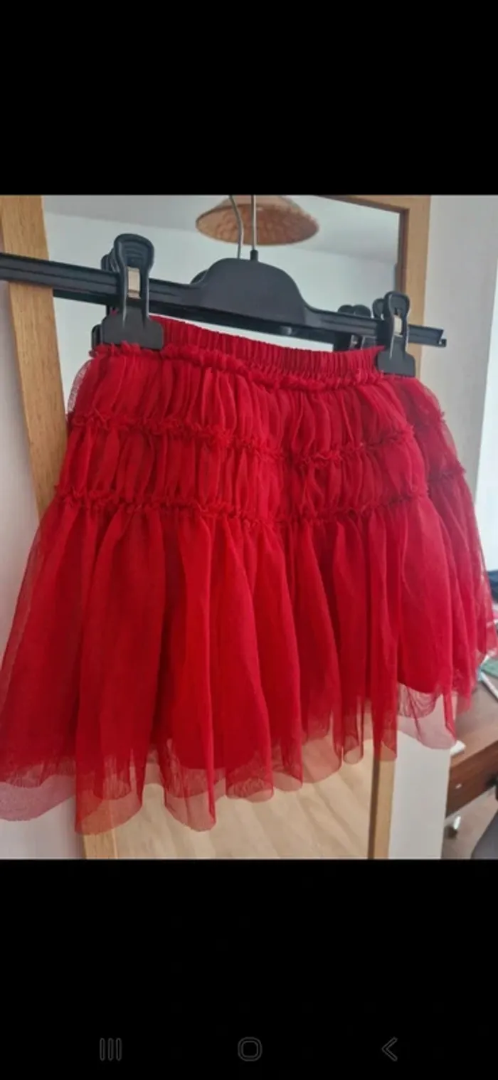 Jupe rouge à volants - photo numéro 2