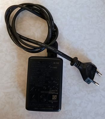 Original SONY Battery Charger BC-CSGE avec câble secteur EU
